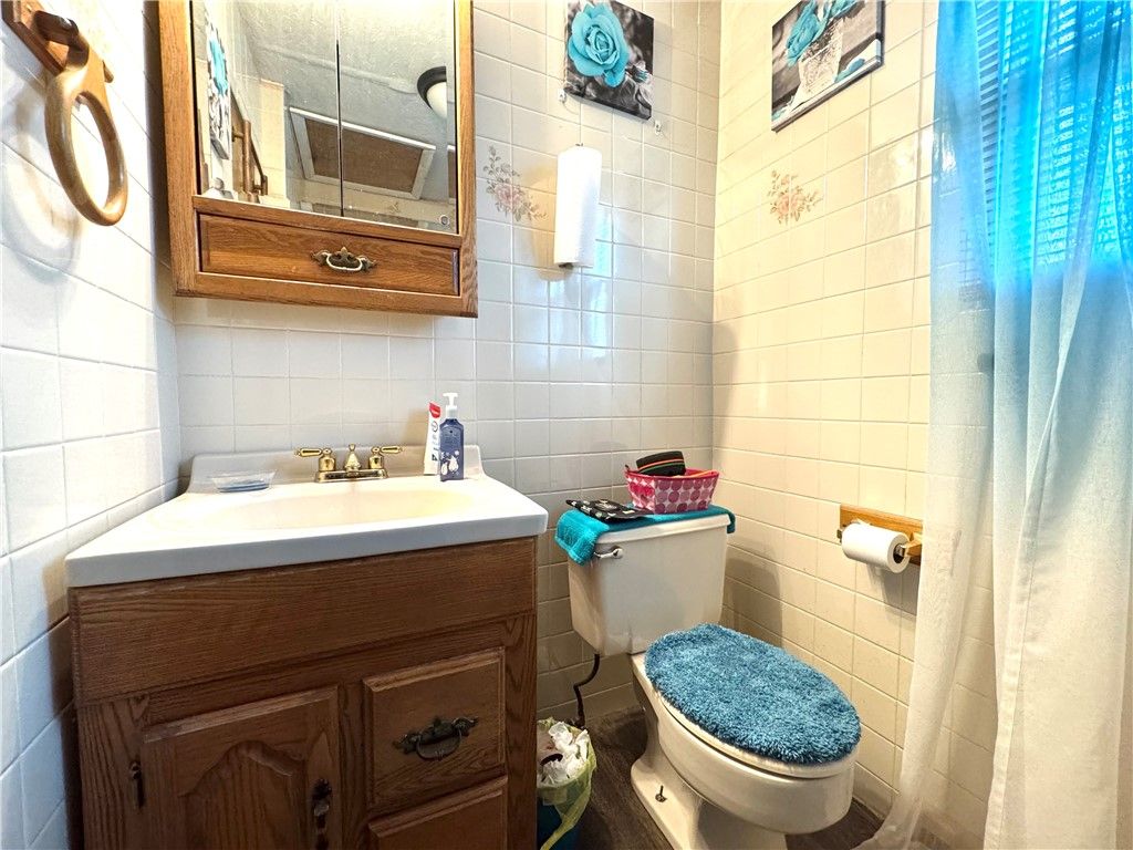 Image 6 of property listing at 1212 Finch St, New Castle, PA 16101