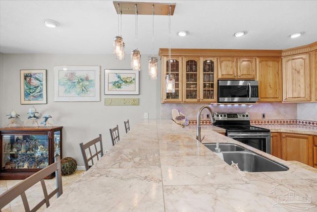 1810 Sea Pines Ln, Navarre, FL 32566