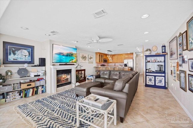 1810 Sea Pines Ln, Navarre, FL 32566