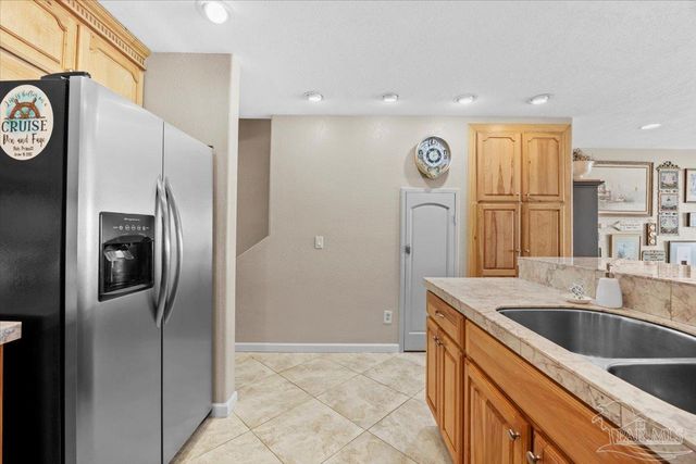 1810 Sea Pines Ln, Navarre, FL 32566