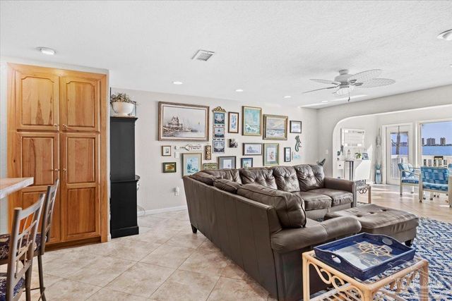 1810 Sea Pines Ln, Navarre, FL 32566