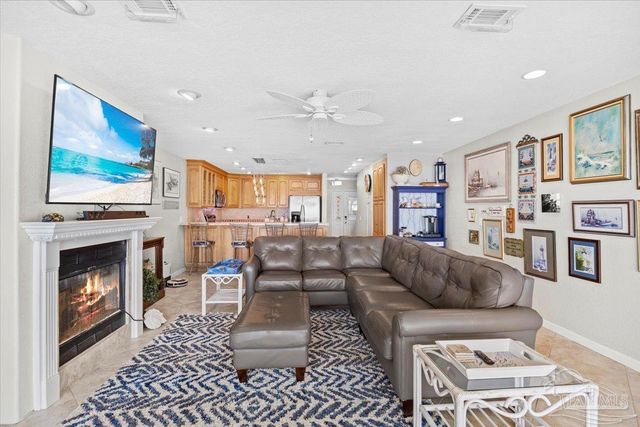 1810 Sea Pines Ln, Navarre, FL 32566