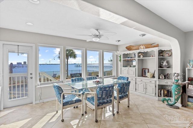 1810 Sea Pines Ln, Navarre, FL 32566