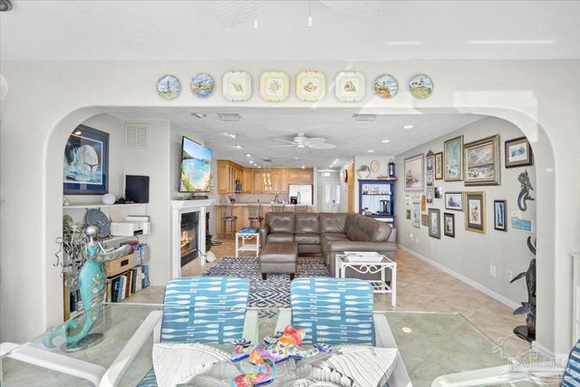 1810 Sea Pines Ln, Navarre, FL 32566