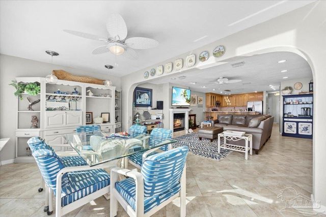 1810 Sea Pines Ln, Navarre, FL 32566