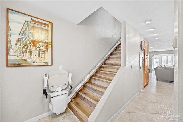 1810 Sea Pines Ln, Navarre, FL 32566