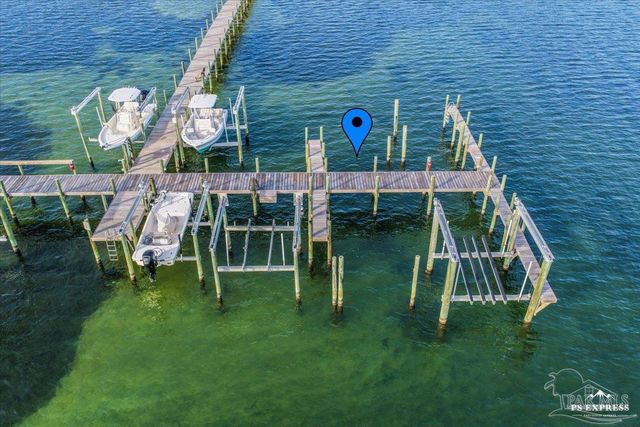 1810 Sea Pines Ln, Navarre, FL 32566