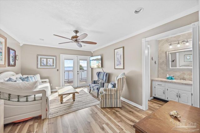 1810 Sea Pines Ln, Navarre, FL 32566