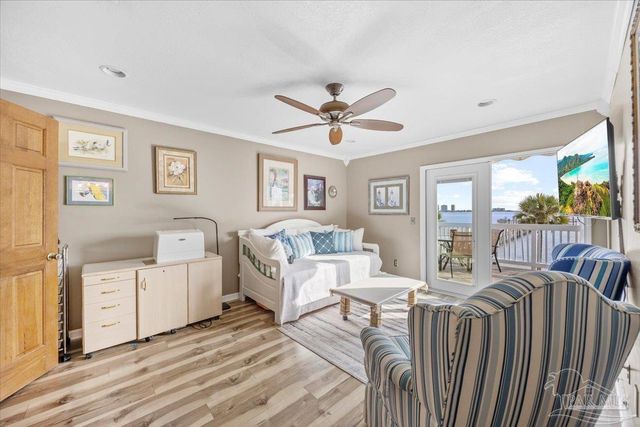 1810 Sea Pines Ln, Navarre, FL 32566