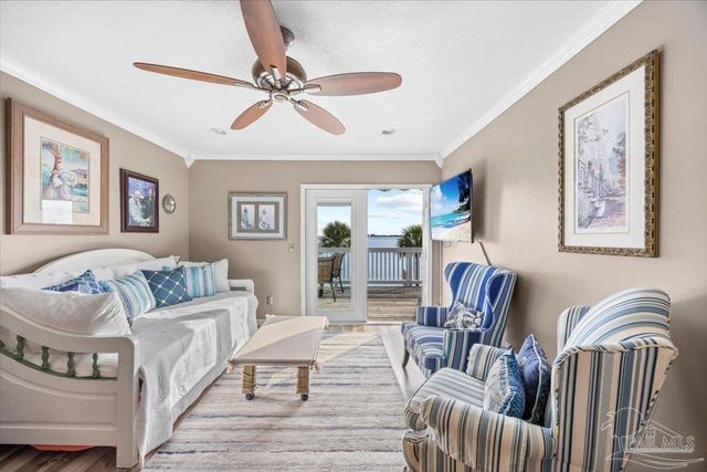 1810 Sea Pines Ln, Navarre, FL 32566