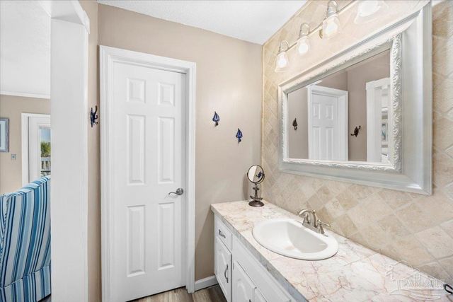 1810 Sea Pines Ln, Navarre, FL 32566