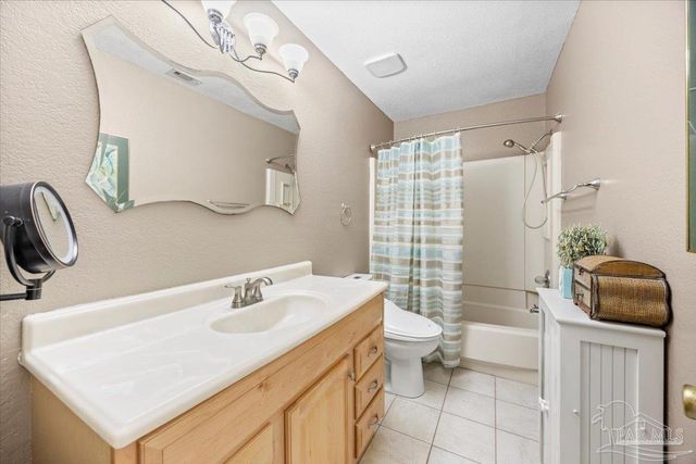 1810 Sea Pines Ln, Navarre, FL 32566