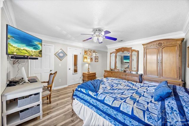 1810 Sea Pines Ln, Navarre, FL 32566