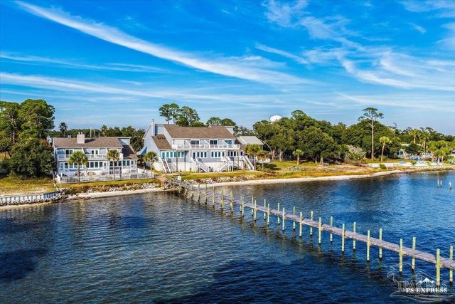 1810 Sea Pines Ln, Navarre, FL 32566