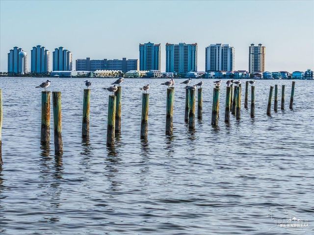 1810 Sea Pines Ln, Navarre, FL 32566