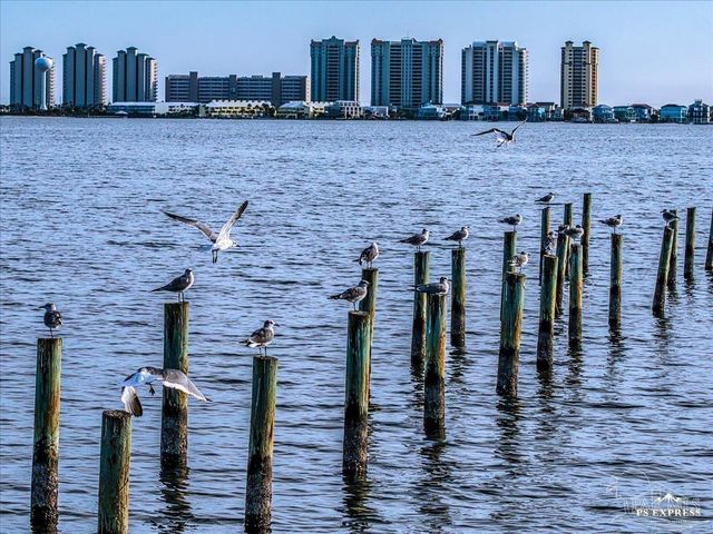 1810 Sea Pines Ln, Navarre, FL 32566