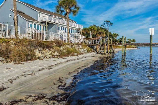 1810 Sea Pines Ln, Navarre, FL 32566