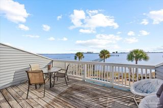 1810 Sea Pines Ln, Navarre, FL 32566