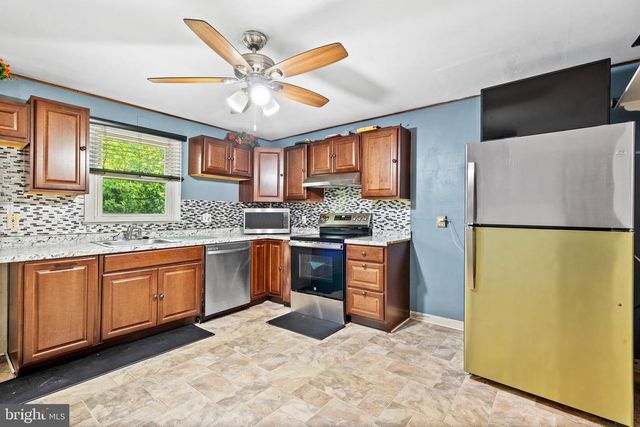 312 GLENWOOD CIR, Darby, PA 19023