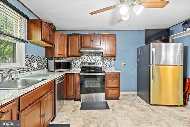 312 GLENWOOD CIR, Darby, PA 19023