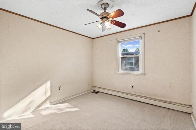 312 GLENWOOD CIR, Darby, PA 19023
