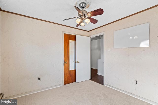 312 GLENWOOD CIR, Darby, PA 19023