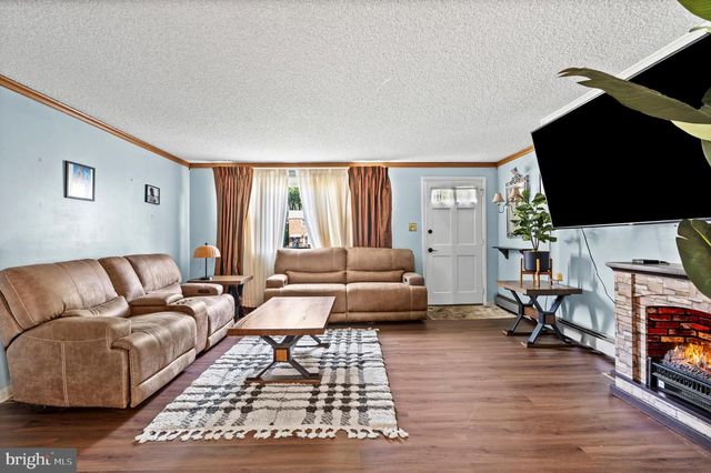 312 GLENWOOD CIR, Darby, PA 19023