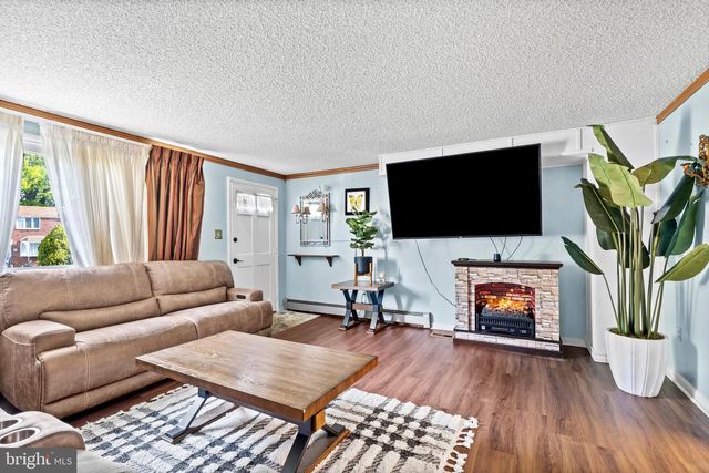 312 GLENWOOD CIR, Darby, PA 19023