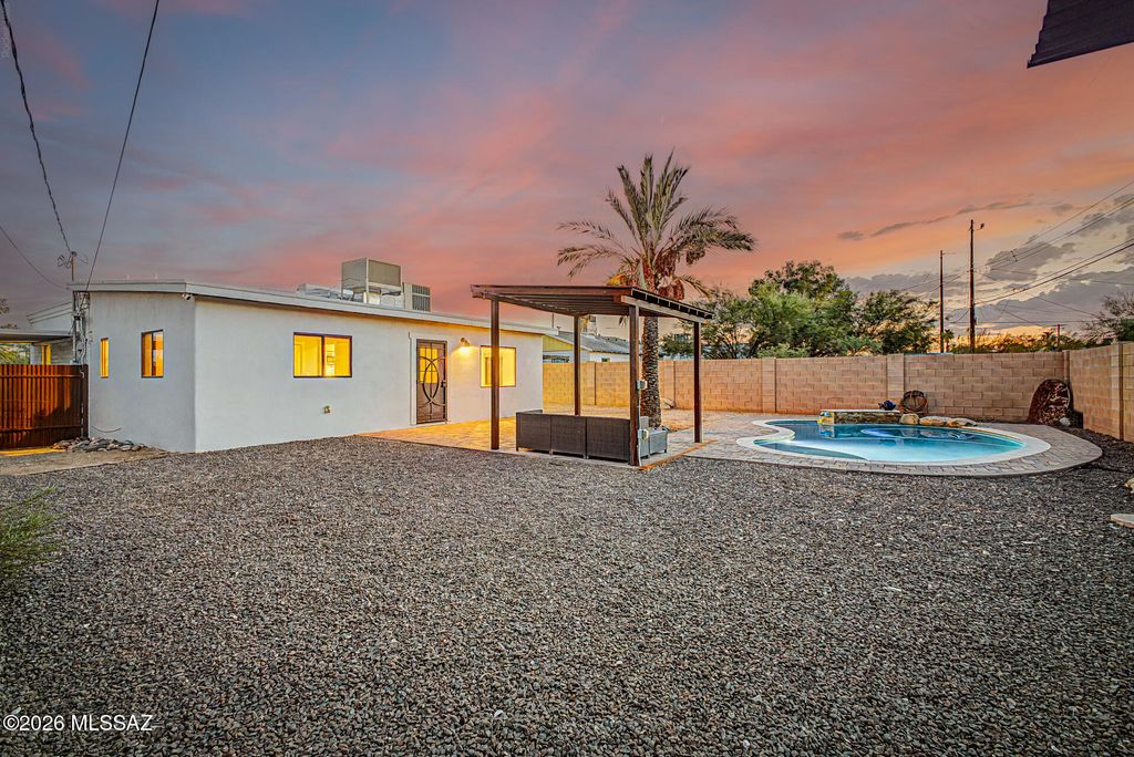 1115 E East Circle Drive, Tucson, AZ 85719