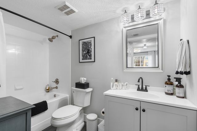 4041 SAN MARINO Boulevard 202, West Palm Beach, FL 33409