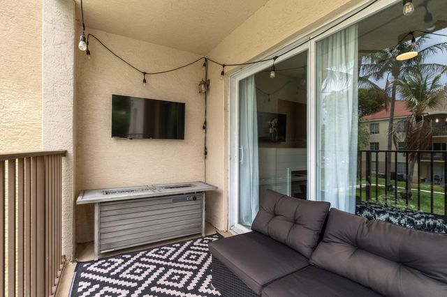 4041 SAN MARINO Boulevard 202, West Palm Beach, FL 33409