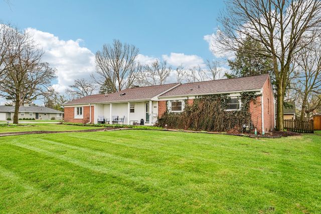 902 Arbor Court, Wheaton, IL 60189