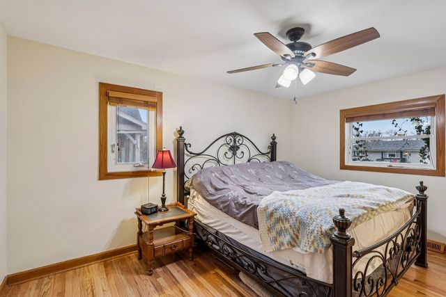 902 Arbor Court, Wheaton, IL 60189