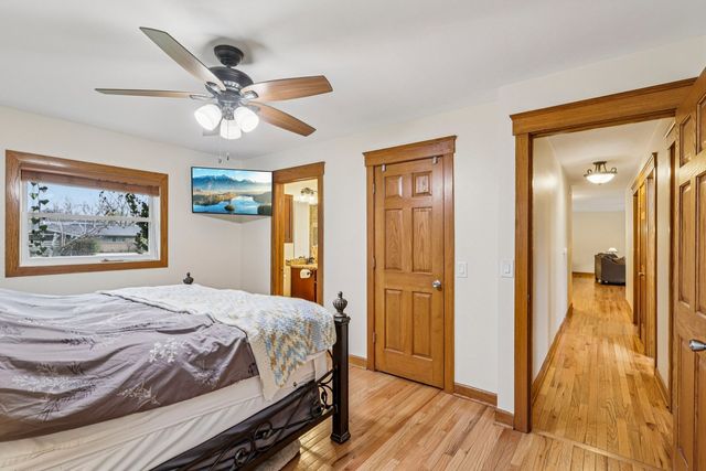 902 Arbor Court, Wheaton, IL 60189