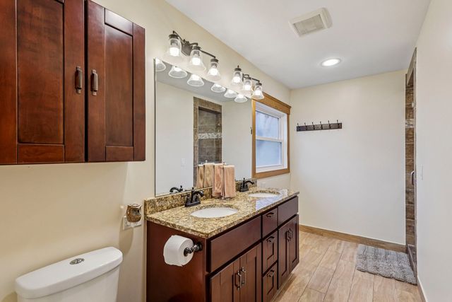 902 Arbor Court, Wheaton, IL 60189