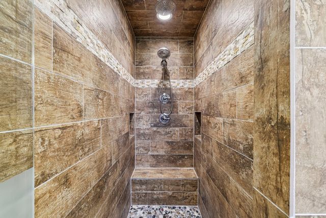 902 Arbor Court, Wheaton, IL 60189