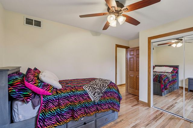 902 Arbor Court, Wheaton, IL 60189