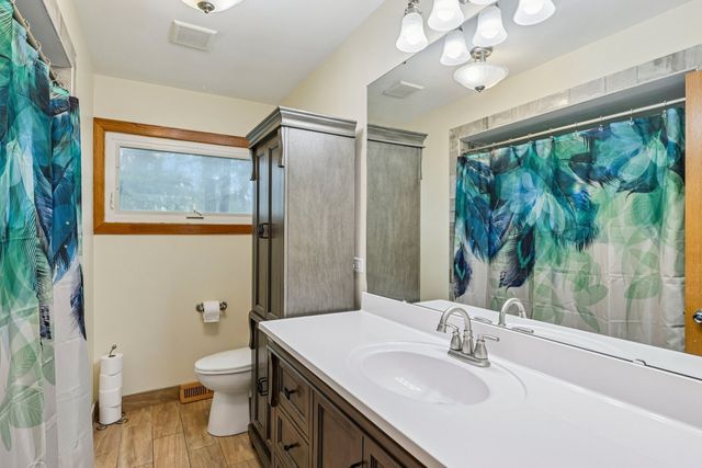 902 Arbor Court, Wheaton, IL 60189