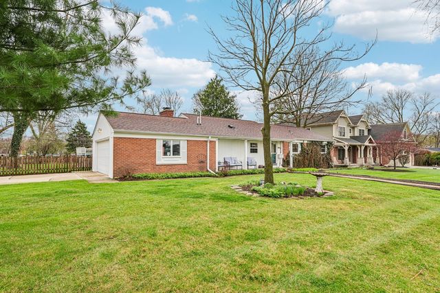 902 Arbor Court, Wheaton, IL 60189