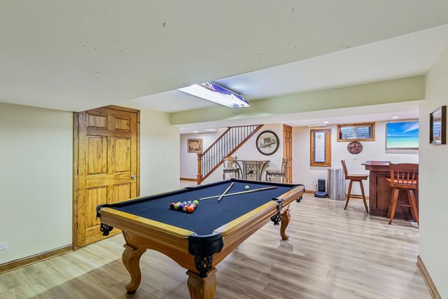 902 Arbor Court, Wheaton, IL 60189