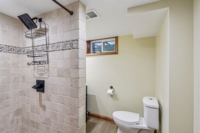 902 Arbor Court, Wheaton, IL 60189