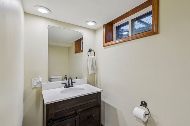 902 Arbor Court, Wheaton, IL 60189