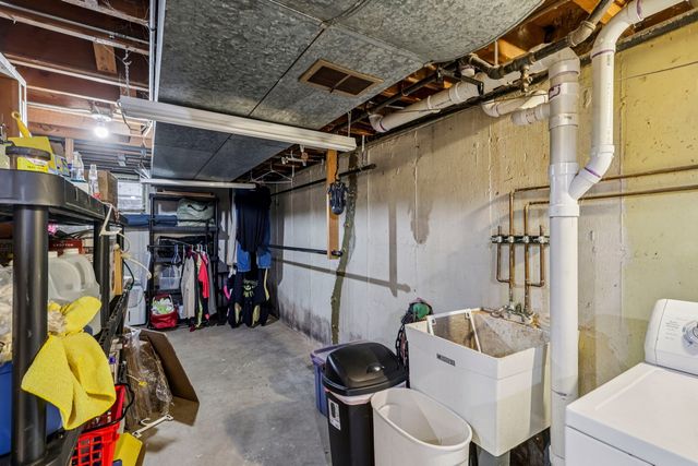 902 Arbor Court, Wheaton, IL 60189