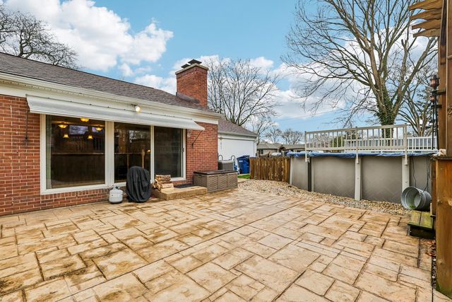 902 Arbor Court, Wheaton, IL 60189