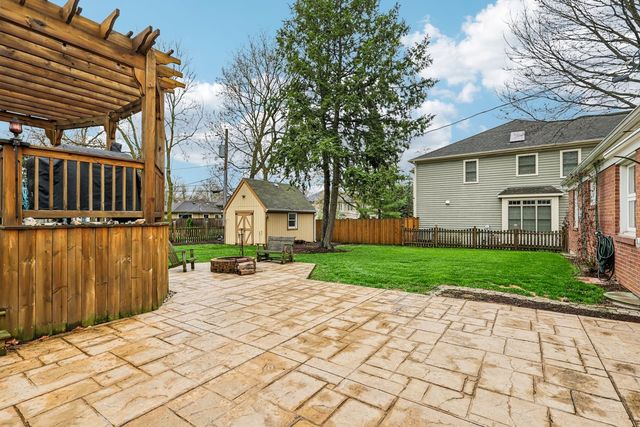 902 Arbor Court, Wheaton, IL 60189