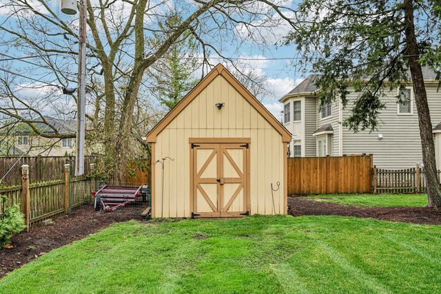 902 Arbor Court, Wheaton, IL 60189