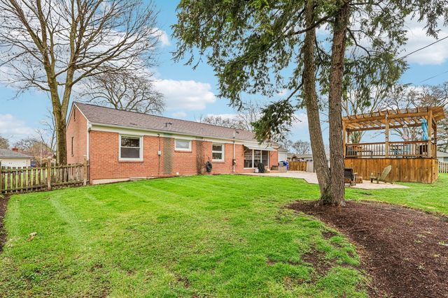 902 Arbor Court, Wheaton, IL 60189