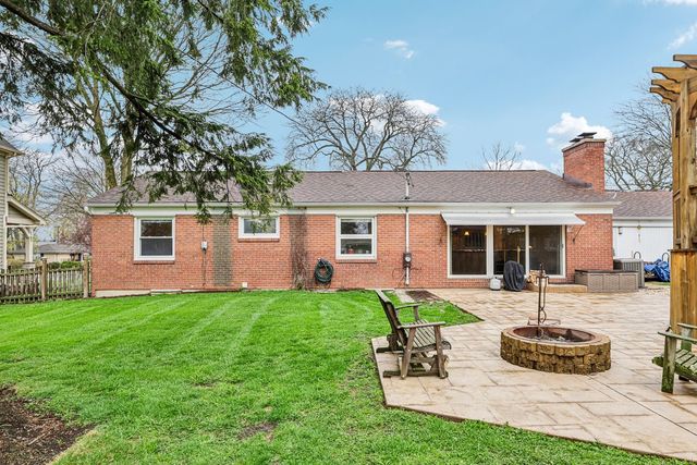 902 Arbor Court, Wheaton, IL 60189