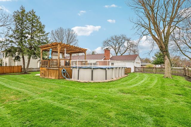 902 Arbor Court, Wheaton, IL 60189