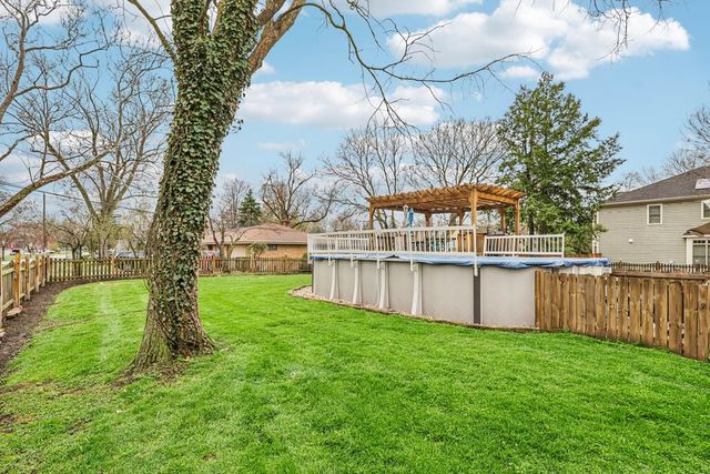 902 Arbor Court, Wheaton, IL 60189